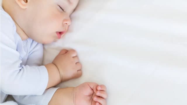 Jaką grubość materaca dla niemowlaka wybrać, aby zapewnić bezpieczeństwo?
